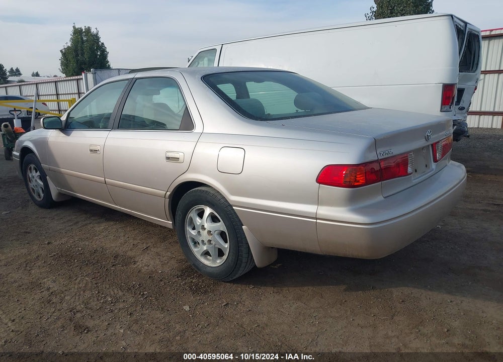 2001 TOYOTA CAMRY LE VIN: 4T1BG22K61U858240