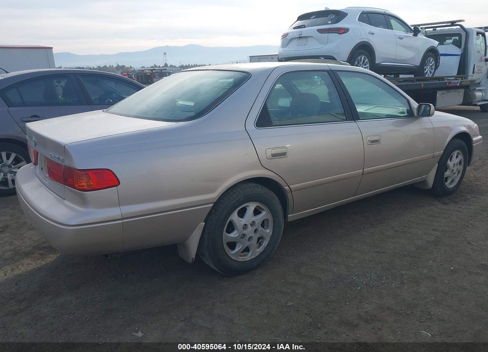 2001 TOYOTA CAMRY LE VIN: 4T1BG22K61U858240
