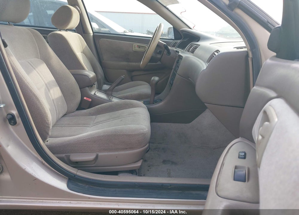 2001 TOYOTA CAMRY LE VIN: 4T1BG22K61U858240