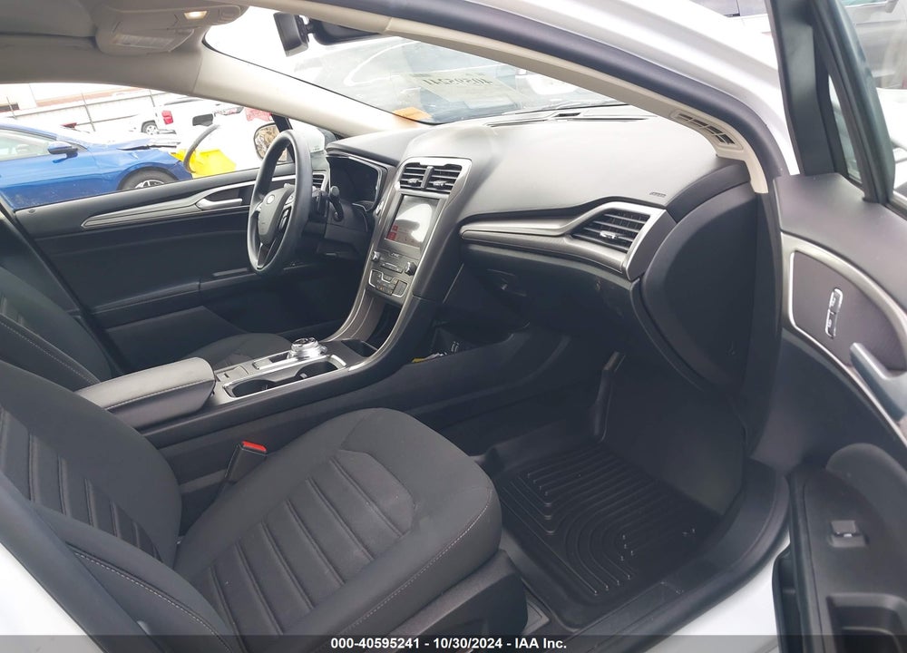 2019 FORD FUSION SE VIN: 3FA6P0HD8KR239415