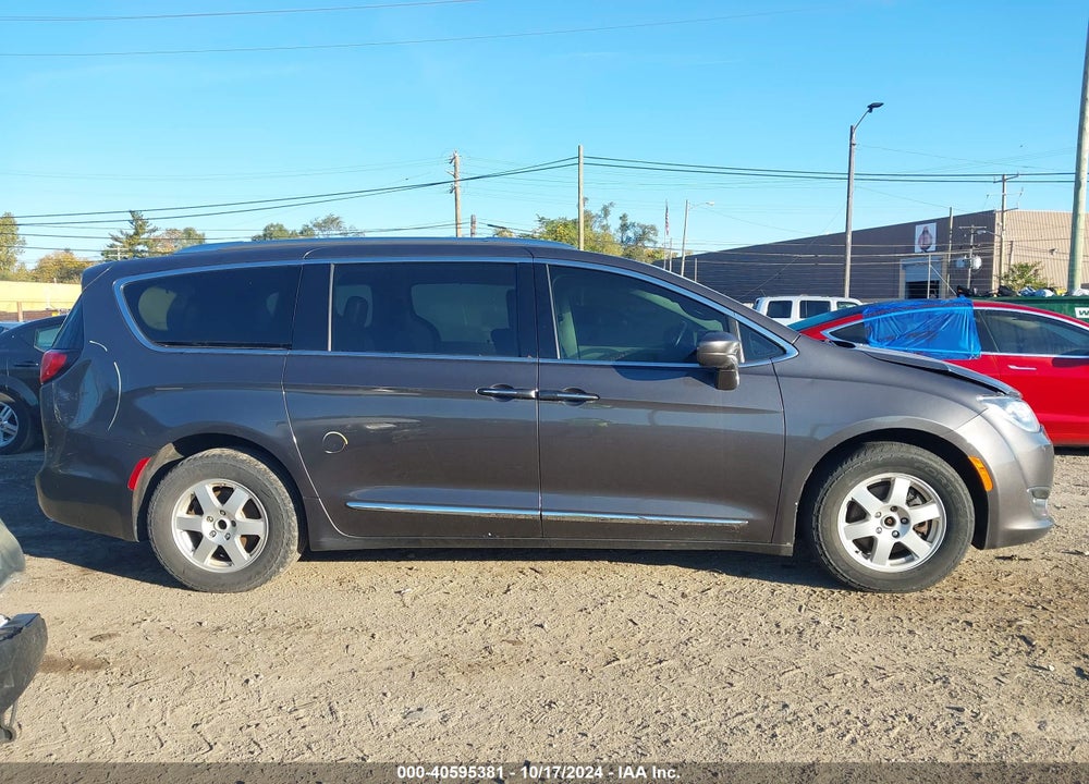 2017 CHRYSLER PACIFICA TOURING L PLUS VIN: 2C4RC1EG3HR570750