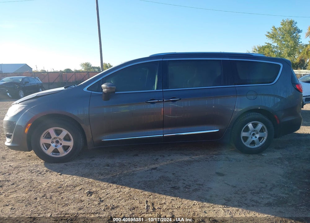 2017 CHRYSLER PACIFICA TOURING L PLUS VIN: 2C4RC1EG3HR570750