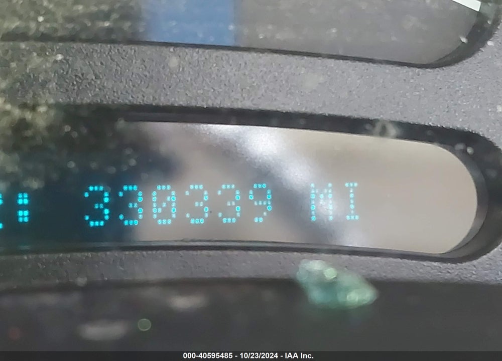2005 CHEVROLET SUBURBAN 1500 LT VIN: 1GNEC16Z35R220607