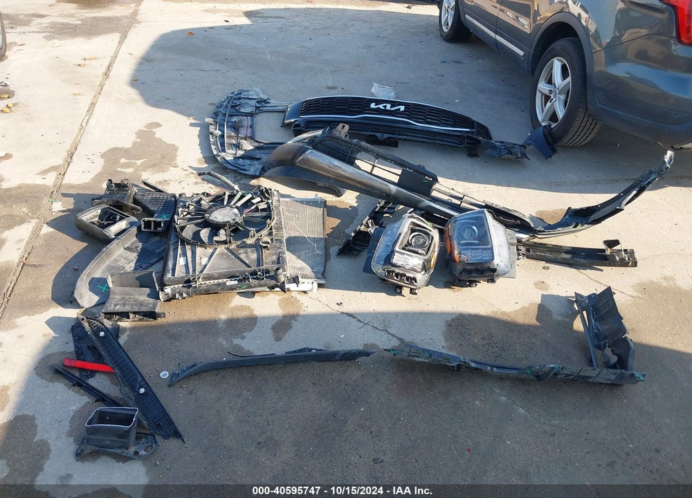 2022 KIA TELLURIDE S VIN: 5XYP64HC3NG244052