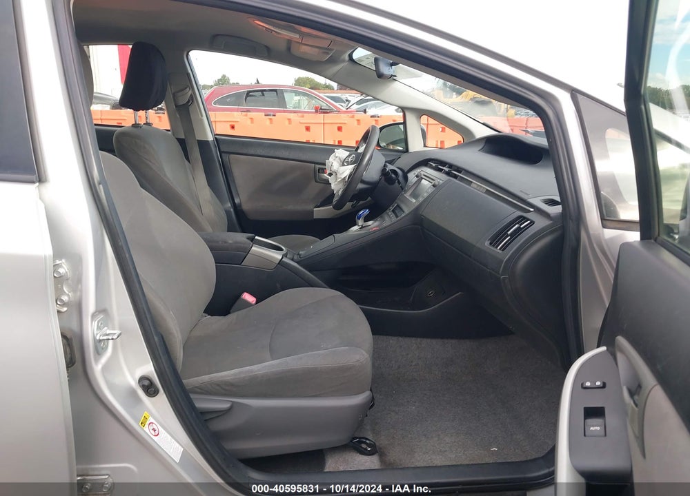 2013 TOYOTA PRIUS TWO VIN: JTDKN3DU2D5580420