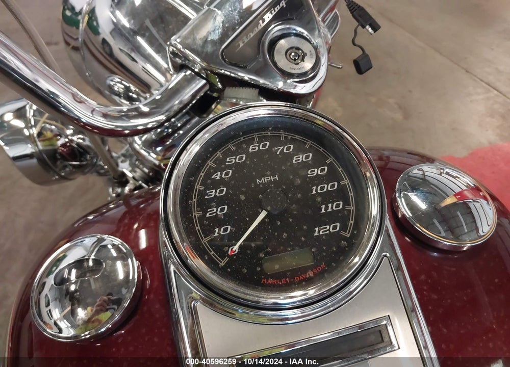 2015 HARLEY-DAVIDSON FLHR ROAD KING VIN: 1HD1FBM19FB704310