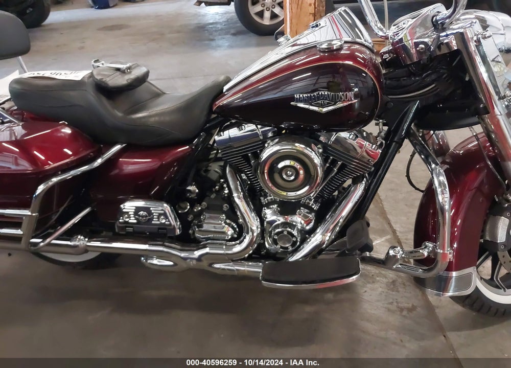 2015 HARLEY-DAVIDSON FLHR ROAD KING VIN: 1HD1FBM19FB704310