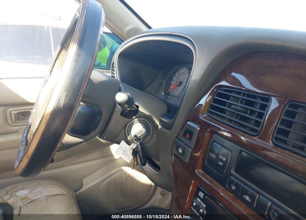 2000 INFINITI QX4 VIN: JNRAR07Y2YW078018