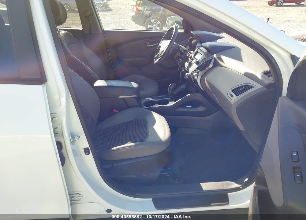 2011 HYUNDAI TUCSON GLS VIN: KM8JUCAC4BU135511