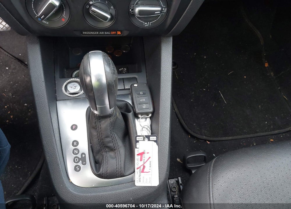 2014 VOLKSWAGEN JETTA 1.8T SE VIN: 3VWD17AJ2EM214049