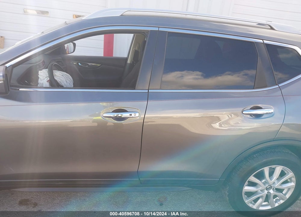 2018 NISSAN ROGUE SV VIN: 5N1AT2MT8JC815425