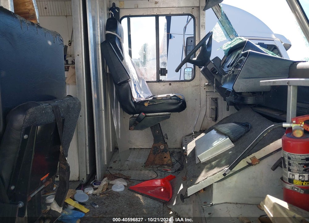 2004 FREIGHTLINER CHASSIS M LINE WALK-IN VAN VIN: 4UZAANBW14CN09675