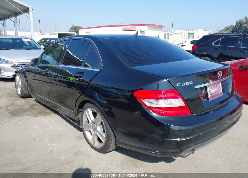 2010 MERCEDES-BENZ C 300 LUXURY/SPORT VIN: WDDGF5EB0AR087227