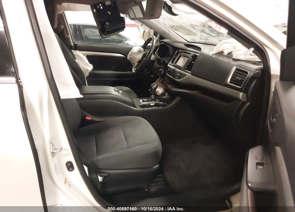 2019 TOYOTA HIGHLANDER LE VIN: 5TDZZRFH5KS303774