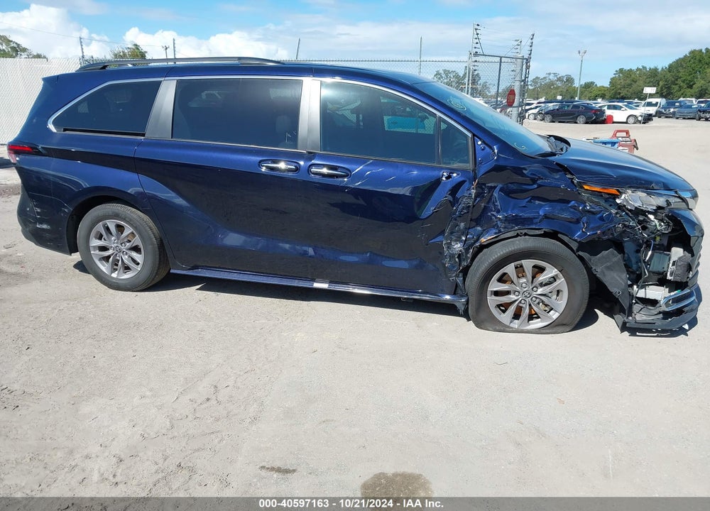2023 TOYOTA SIENNA XLE VIN: 5TDYRKEC6PS163718