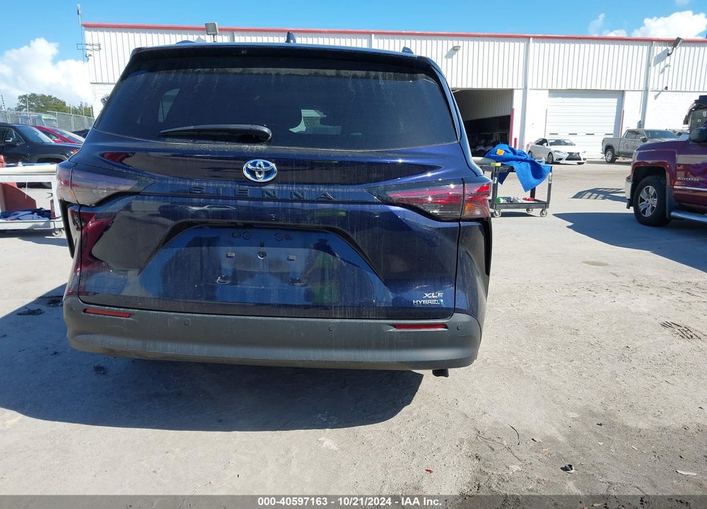 2023 TOYOTA SIENNA XLE VIN: 5TDYRKEC6PS163718
