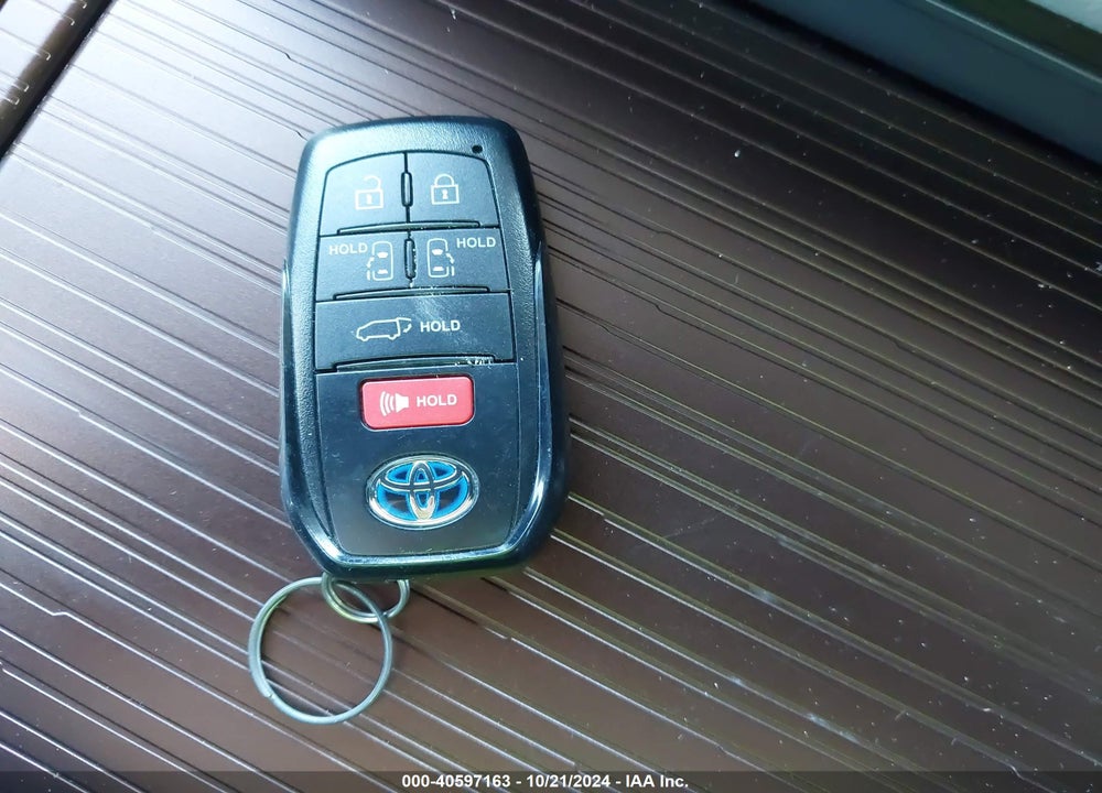 2023 TOYOTA SIENNA XLE VIN: 5TDYRKEC6PS163718