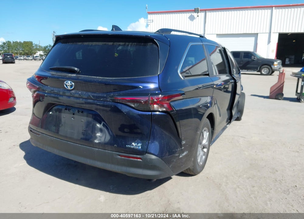 2023 TOYOTA SIENNA XLE VIN: 5TDYRKEC6PS163718