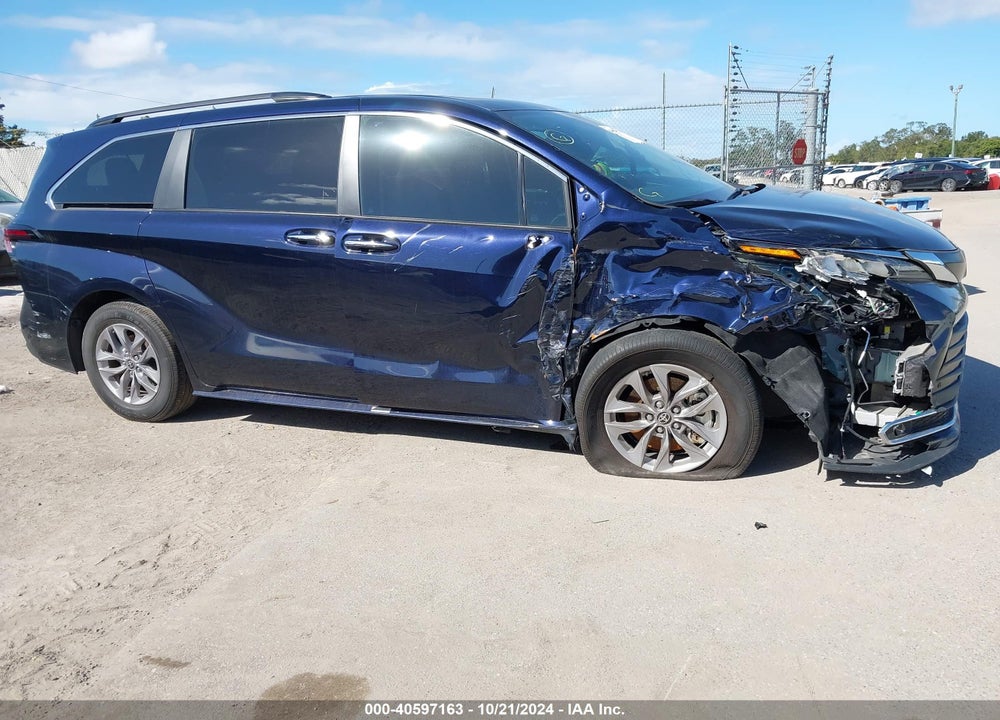 2023 TOYOTA SIENNA XLE VIN: 5TDYRKEC6PS163718