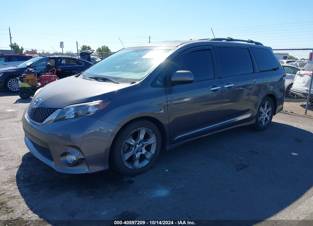 2013 TOYOTA SIENNA SE 8 PASSENGER VIN: 5TDXK3DC5DS310226