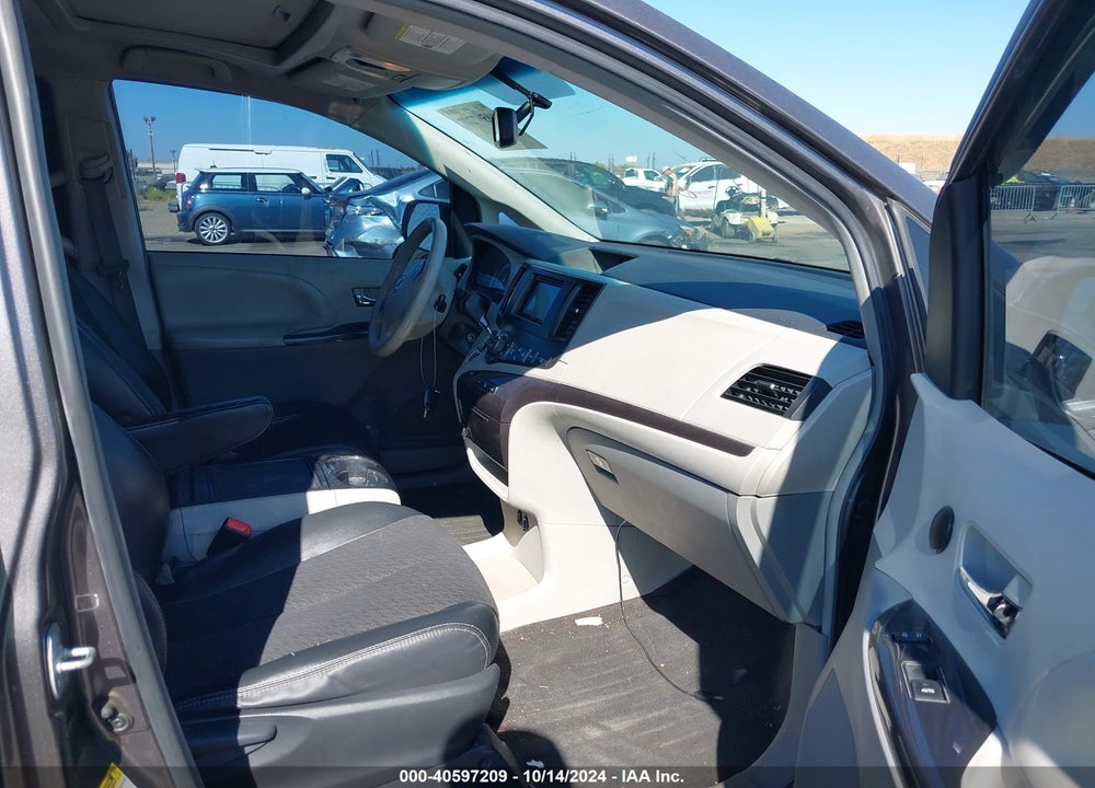 2013 TOYOTA SIENNA SE 8 PASSENGER VIN: 5TDXK3DC5DS310226