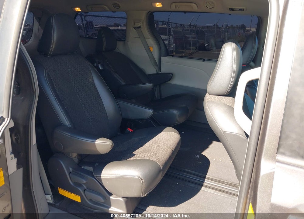2013 TOYOTA SIENNA SE 8 PASSENGER VIN: 5TDXK3DC5DS310226