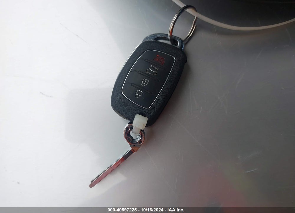 2013 HYUNDAI SANTA FE GLS VIN: KM8SN4HF7DU026678