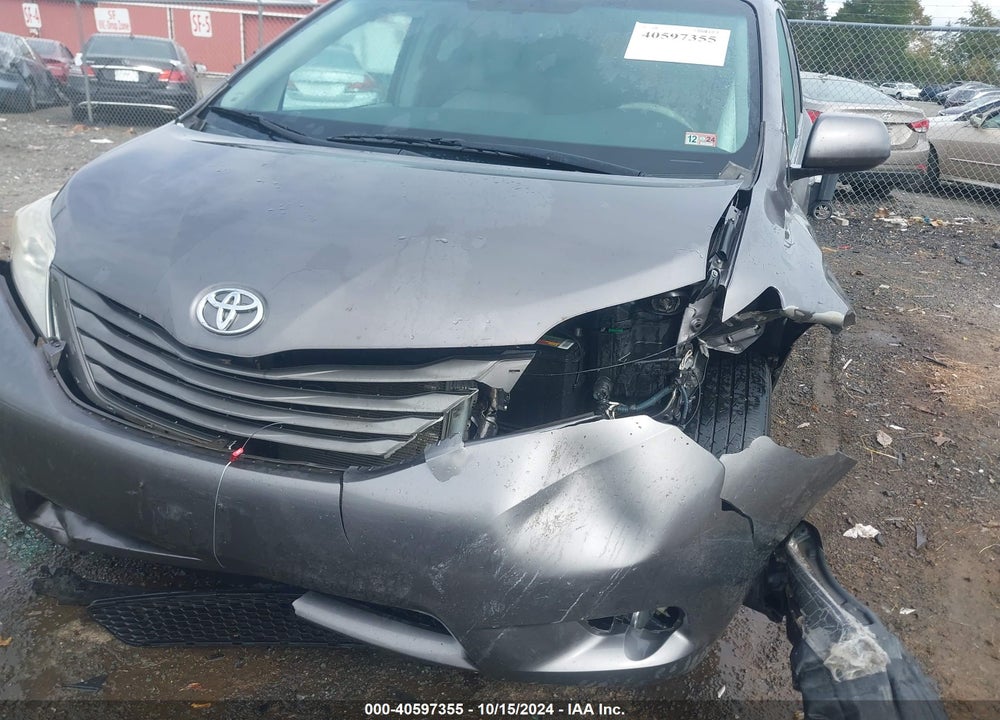 2011 TOYOTA SIENNA XLE V6 VIN: 5TDYK3DC6BS146468
