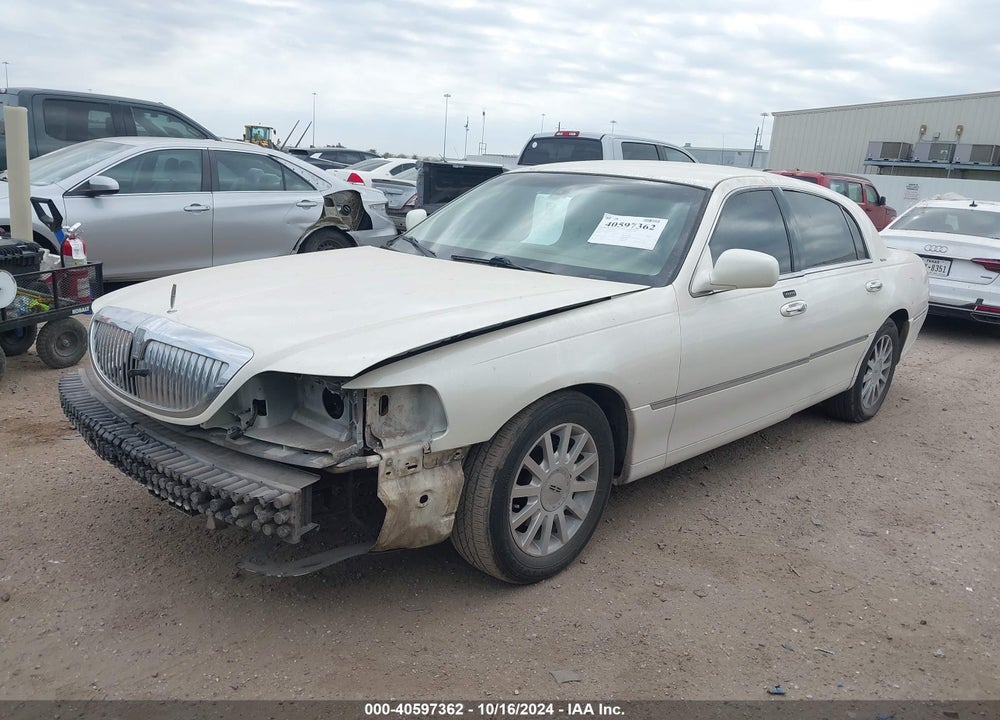 2007 LINCOLN TOWN CAR SIGNATURE VIN: 1LNHM81V27Y612028
