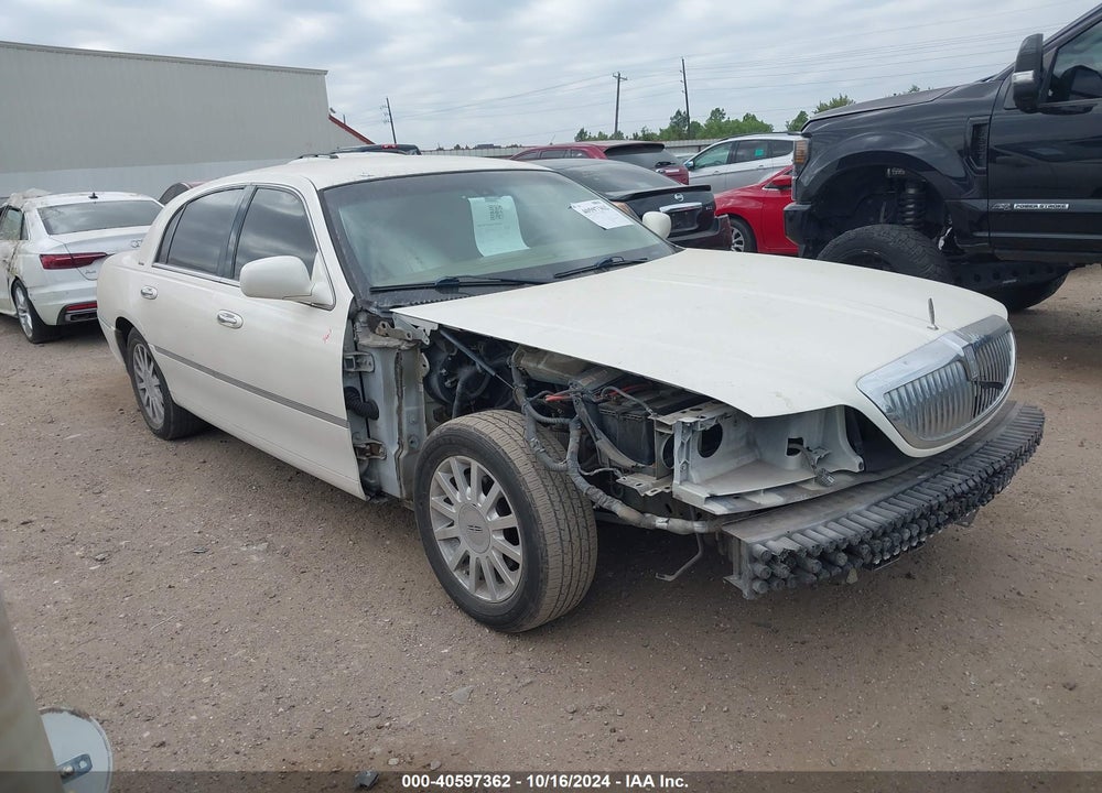 2007 LINCOLN TOWN CAR SIGNATURE VIN: 1LNHM81V27Y612028