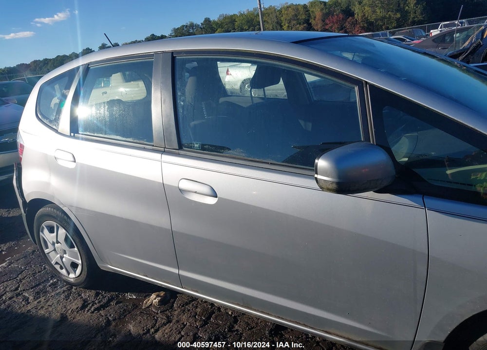 2013 HONDA FIT VIN: JHMGE8H30DC083168