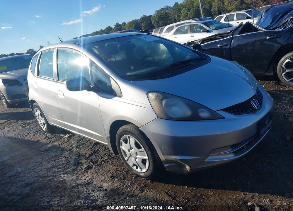 2013 HONDA FIT VIN: JHMGE8H30DC083168