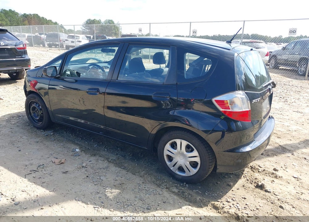 2011 HONDA FIT VIN: JHMGE8H35BS004306
