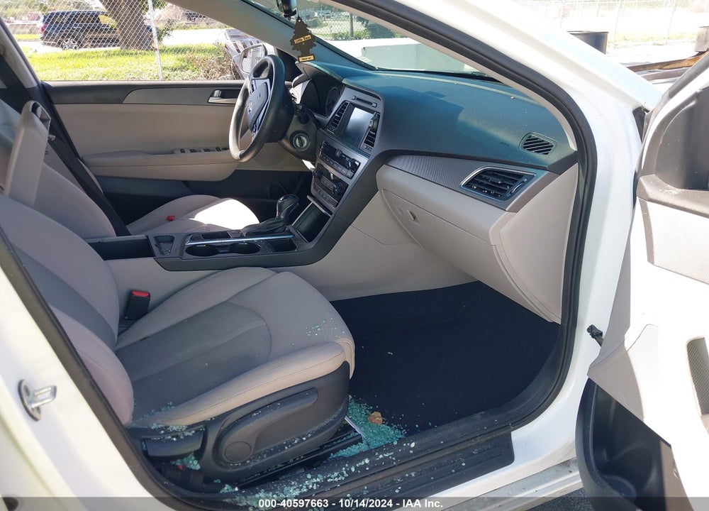 2016 HYUNDAI SONATA SE VIN: 5NPE24AF9GH428558
