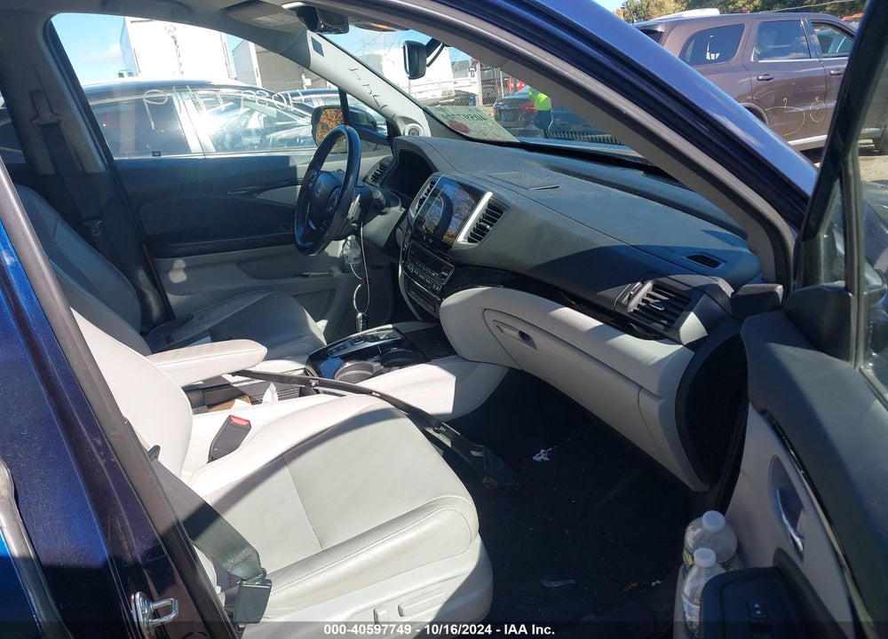 2017 HONDA PILOT TOURING VIN: 5FNYF6H97HB037051