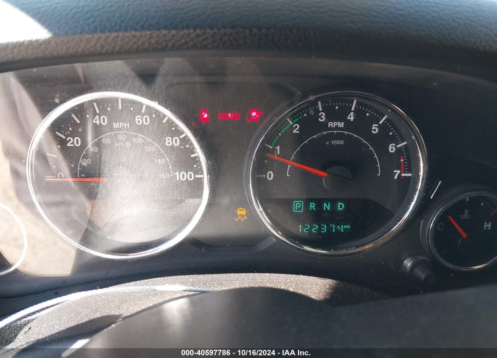2016 JEEP WRANGLER UNLIMITED SAHARA VIN: 1C4BJWEG6GL311200