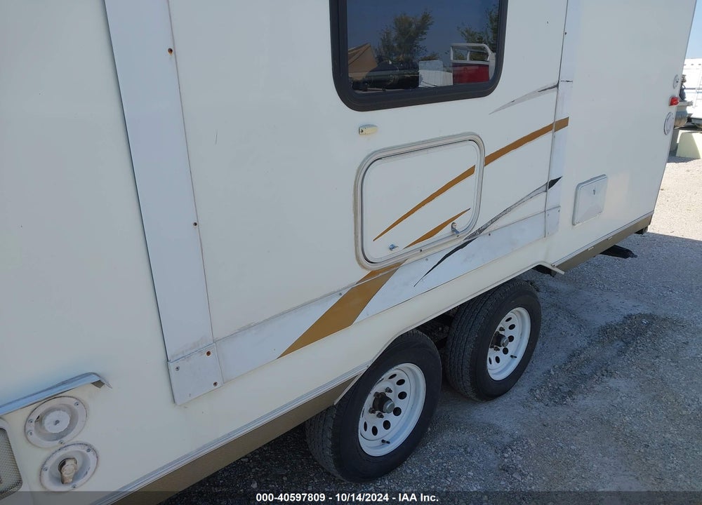 2010 KEYSTONE BULLET VIN: 4YDT18026AM420203