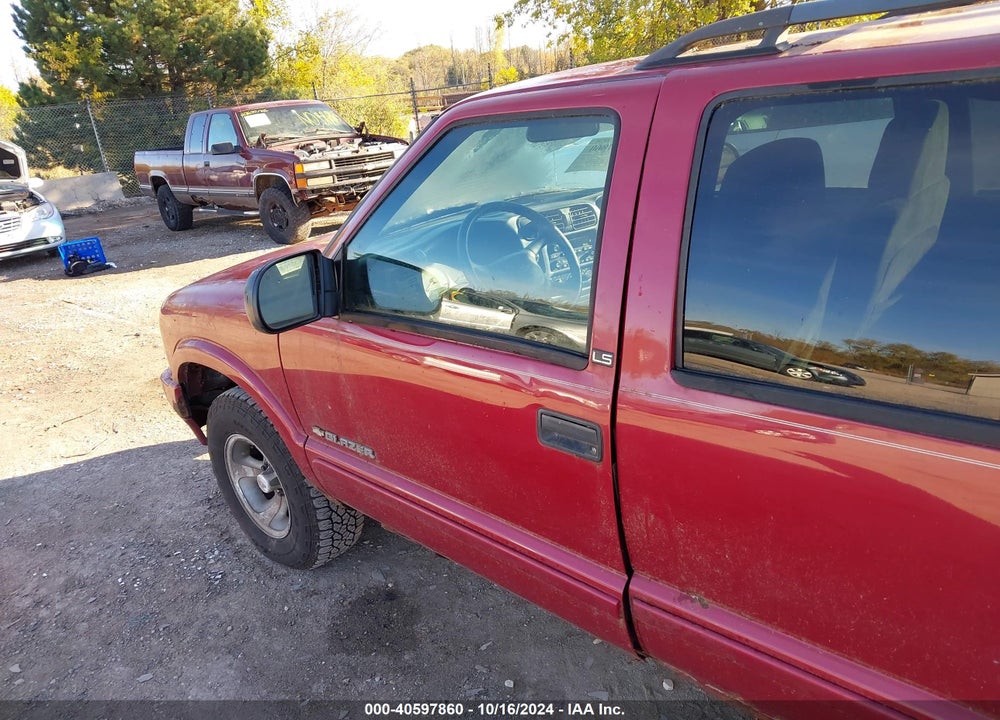 2002 CHEVROLET BLAZER LS VIN: 1GNCS13W52K186744