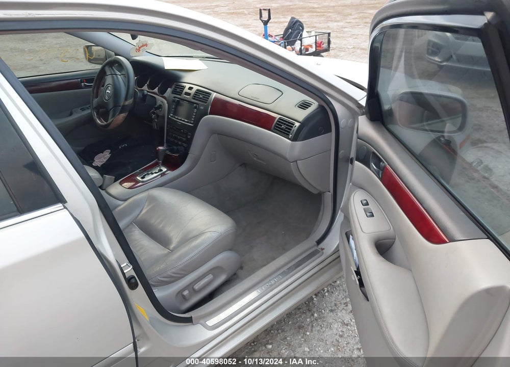 2002 LEXUS ES 300 VIN: JTHBF30G920052637