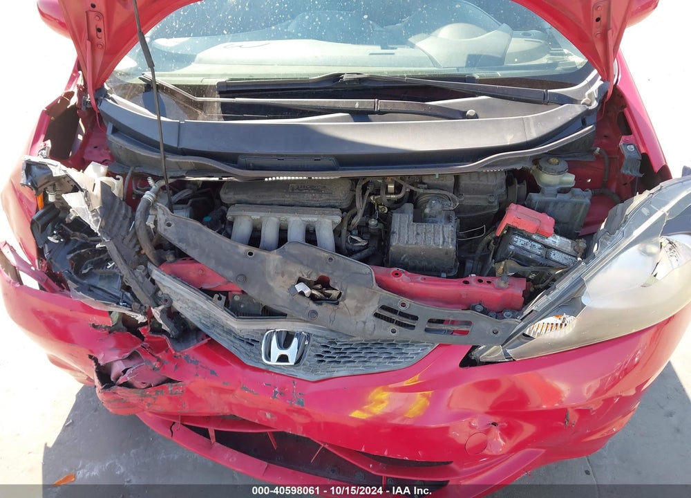 2013 HONDA FIT VIN: JHMGE8H3XDC006405