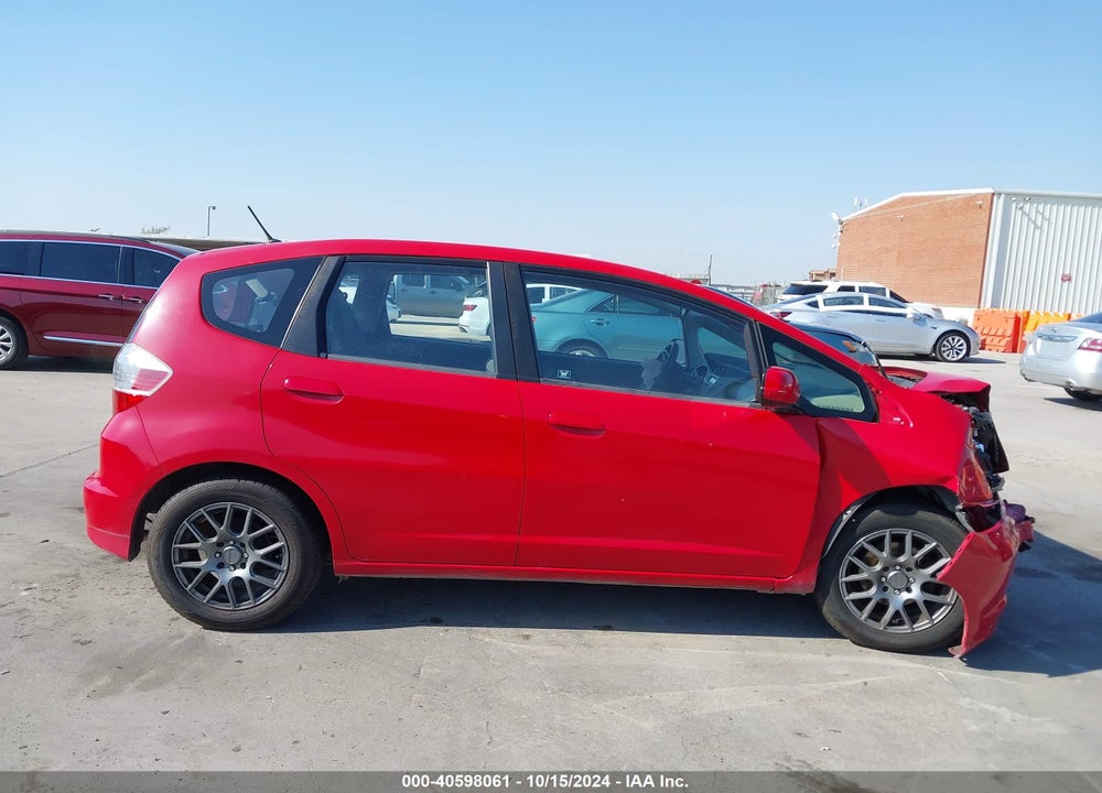 2013 HONDA FIT VIN: JHMGE8H3XDC006405