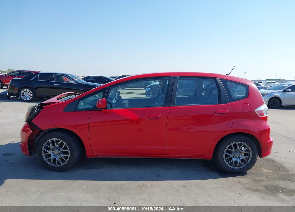 2013 HONDA FIT VIN: JHMGE8H3XDC006405