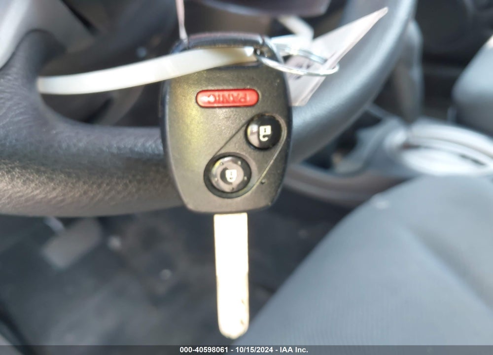2013 HONDA FIT VIN: JHMGE8H3XDC006405