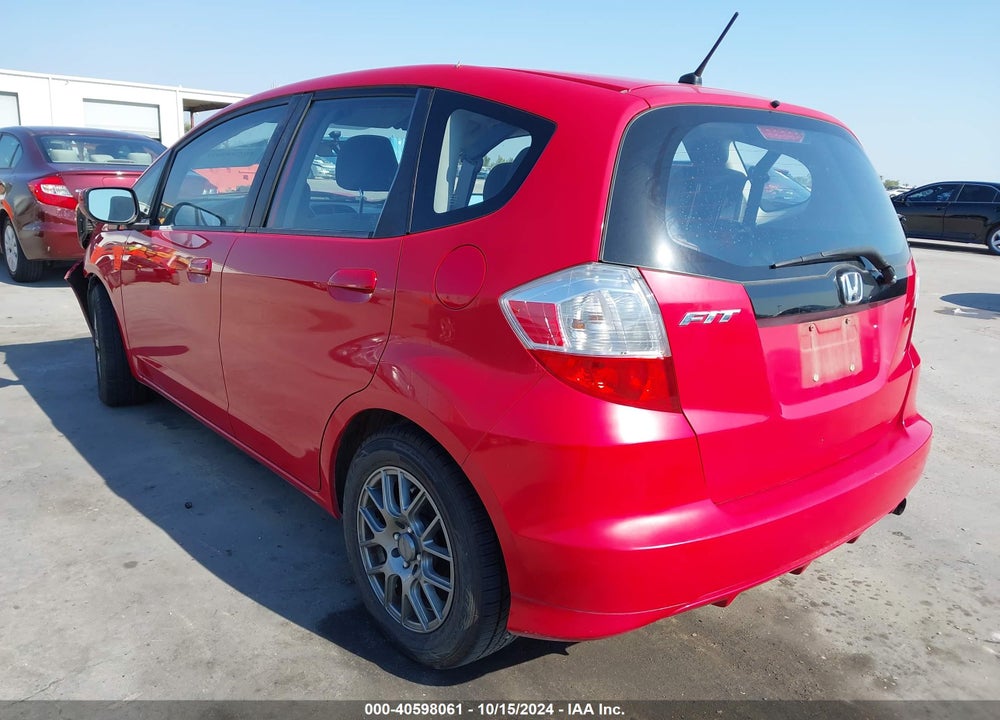 2013 HONDA FIT VIN: JHMGE8H3XDC006405