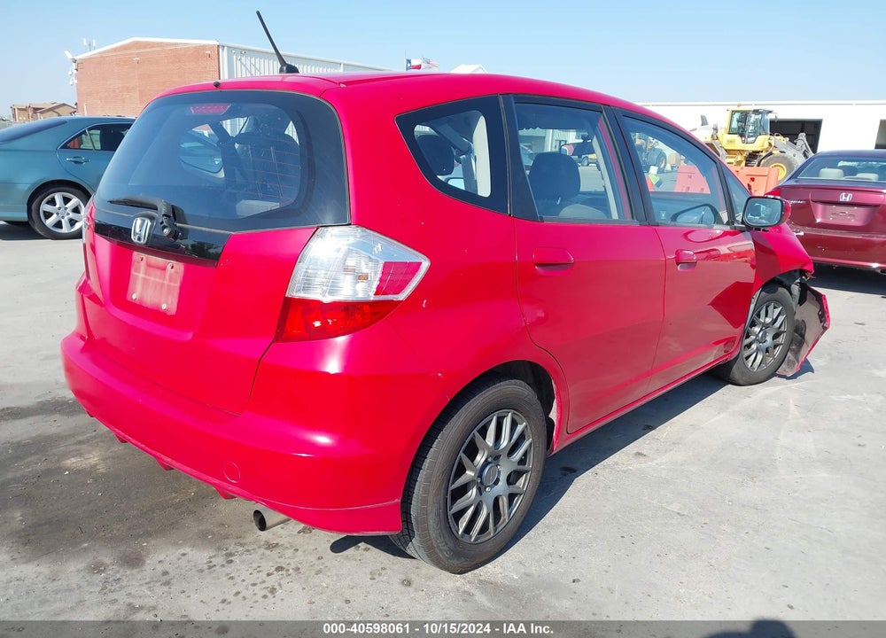 2013 HONDA FIT VIN: JHMGE8H3XDC006405