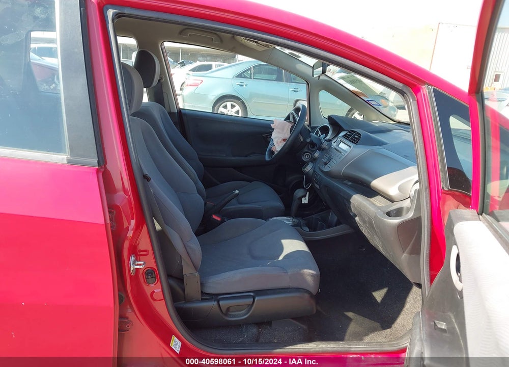 2013 HONDA FIT VIN: JHMGE8H3XDC006405