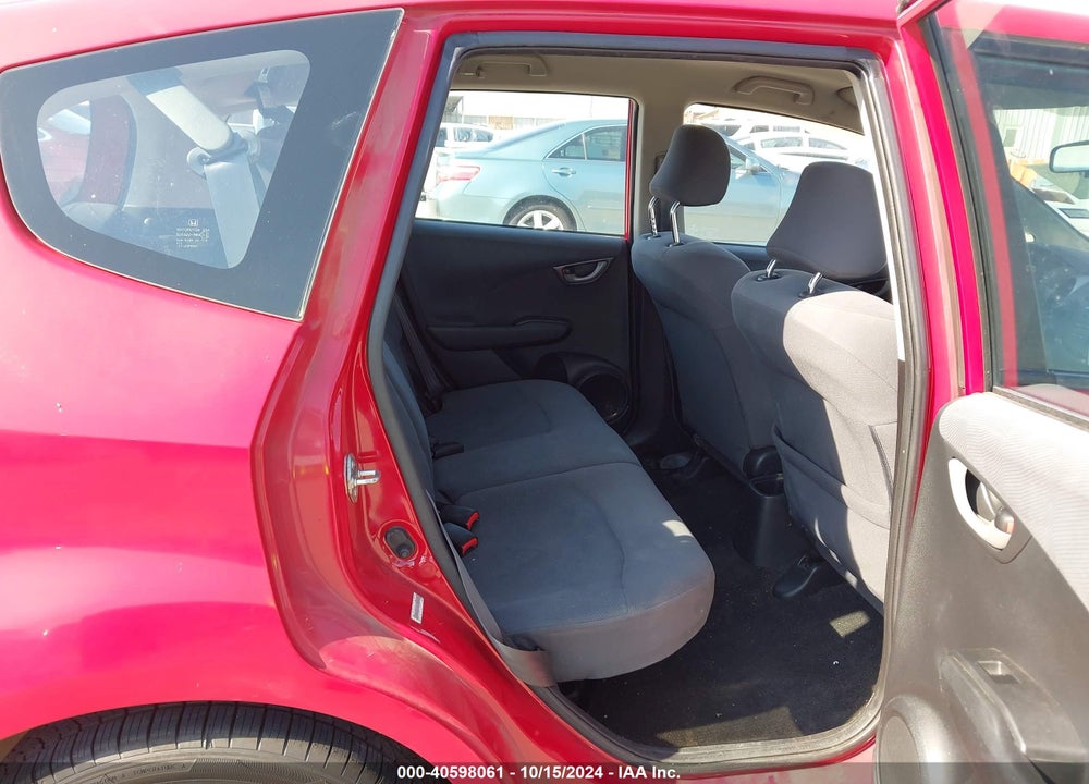 2013 HONDA FIT VIN: JHMGE8H3XDC006405