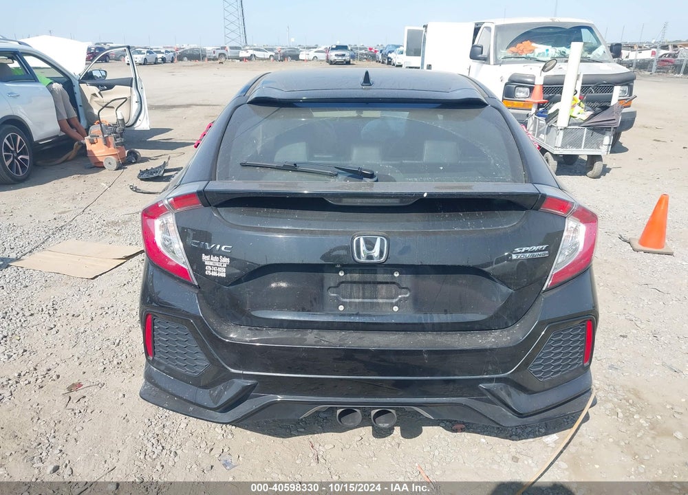 2018 HONDA CIVIC VIN: SHHFK7H9XJU415375