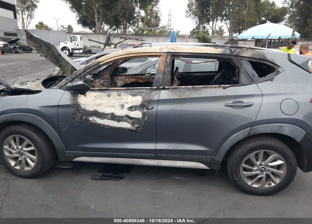 2017 HYUNDAI TUCSON SE VIN: KM8J33A44HU396254