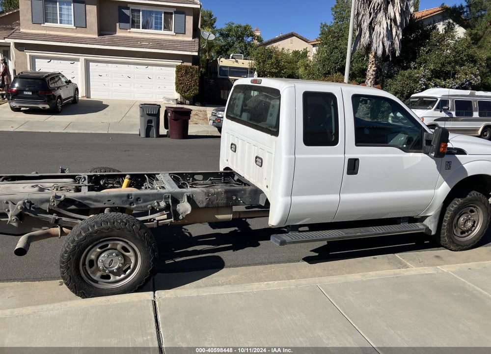 2016 FORD F-350 CHASSIS XL VIN: 1FD8X3F69GED32393